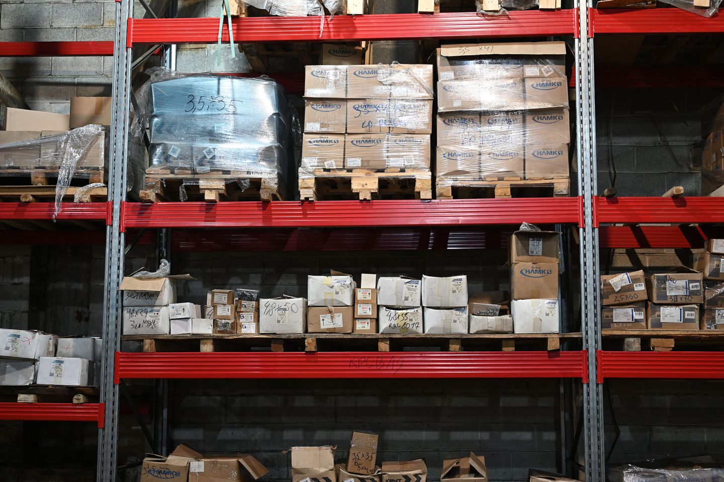 Саморез универсальный 3,5х20 мм белый цинк